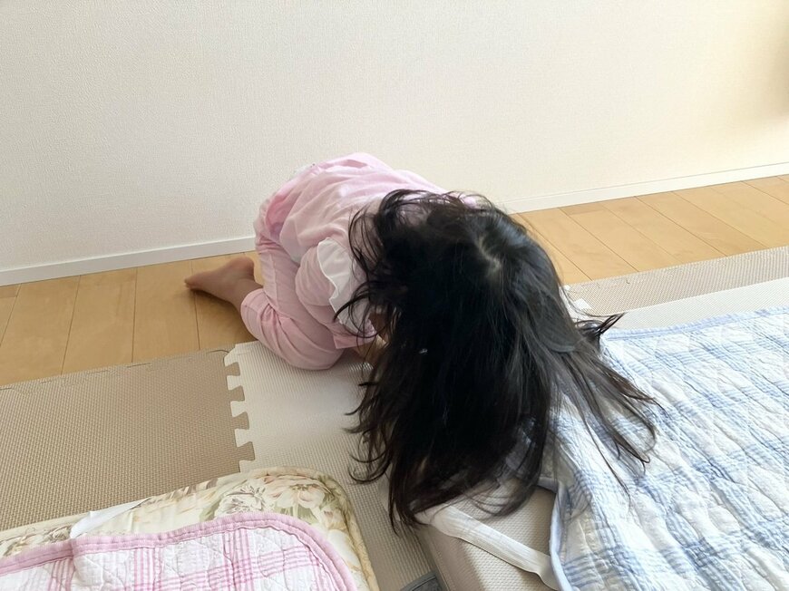 朝7時40分、5歳娘が起きたと思ったら…大人も共感の「可愛いごめん寝」が話題