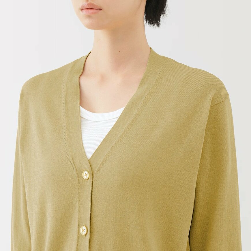 出所：無印良品公式　婦人　ＵＶカットライトニットＶネックカーディガン