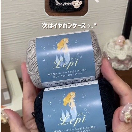 【100均】セリアの毛糸で編む“メンズなファスナーポーチ”を夫の誕生日に！白黒ボーダーにくまのワッペンで「入れる物もう決まった」と好評