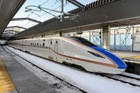 大雪の日に通過中の北陸新幹線を撮影　予期せぬ驚きの衝撃映像に「すごい迫力」「無事なのか？」