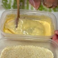 モッツァレラチーズ入りの「ささみフライ」がメインのお弁当がボリューム満点！お花の形のゆで卵やカラフルな野菜の副菜など見た目が楽しい工夫も満載