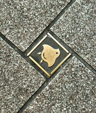 町の通りで見つけたのは…千鳥のマーク！