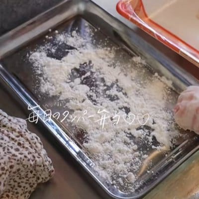 【旦那弁当】照り照りの「肉巻きおにぎり弁当」が美味しそう！タッパーにきっちり詰まって見栄えもばっちり！