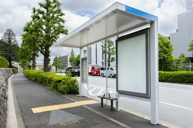 バス停の上になぜか「手錠」が…　町田駅で起きたミステリーに「逃走犯の仕業？」など憶測飛び交う
