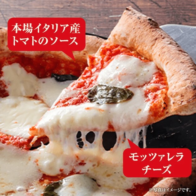 24時間かけてゆっくり熟成した生地をひとつひとつ手伸ばしで成型