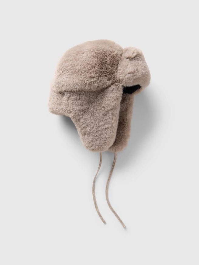 頭はもちろん耳の周囲までやわらかく包み込み、あたたかくしてくれる帽子