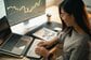 TOTOの営業利益を稼ぐのは住設かセラミックか？ 2027年3月期上期決算を前に高値から下げた株価