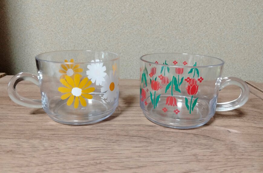 筆者撮影（セリア、クリアマグカップ 1P レトロフラワー）