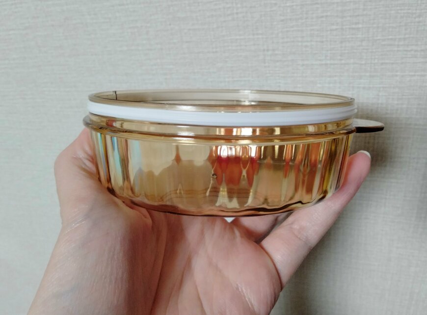 筆者撮影（セリア、ミモザ＆スズラン 持ち手付ランチボウル 490ml）