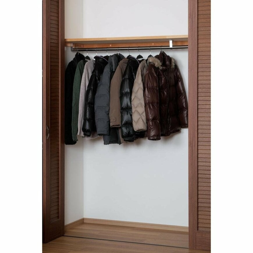 出所：株式会社コメリ　吊るせる衣類圧縮袋