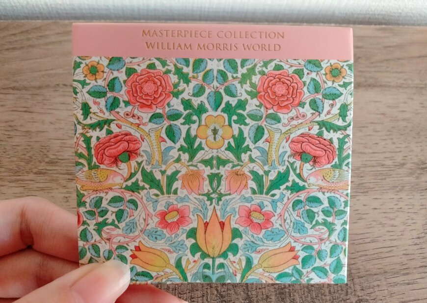 筆者撮影（セリア、メモ付箋 80P ウィリアム・モリスワールド）
