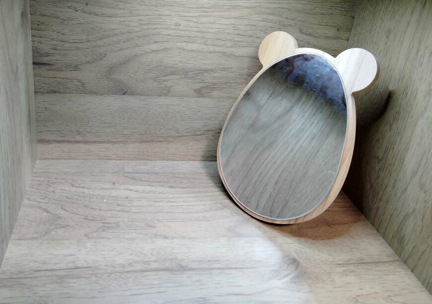 筆者撮影（ダイソー、スタンドミラー（クマ））