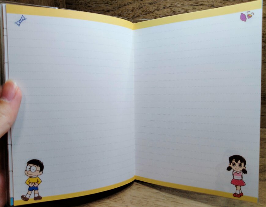 （筆者撮影：セリア、I'm Doraemon 2023年 A6手帳）