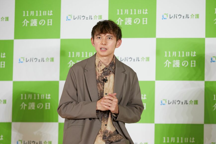 自身の介護経験を振り返るハリー杉山