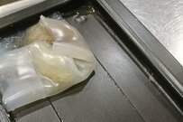 魚焼きグリルの掃除が簡単にできる　「あるもの」を使った裏ワザに思わず目を疑う