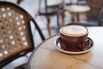 喫茶店でコーヒーを注文すると…　「一緒に提供されたモノ」に思わず二度見「人を試されてる気がする」