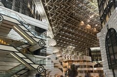 大森駅近くのマックで優雅な眺めに遭遇 煌びやかなバブル建築に「レベルを超えすぎ」