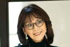 「空がいつもより近くて海外のよう」柏木由紀子、愛犬と表参道の「ルーフトップカフェ」へ