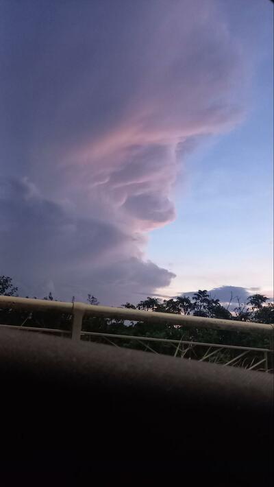 顔に見える雲