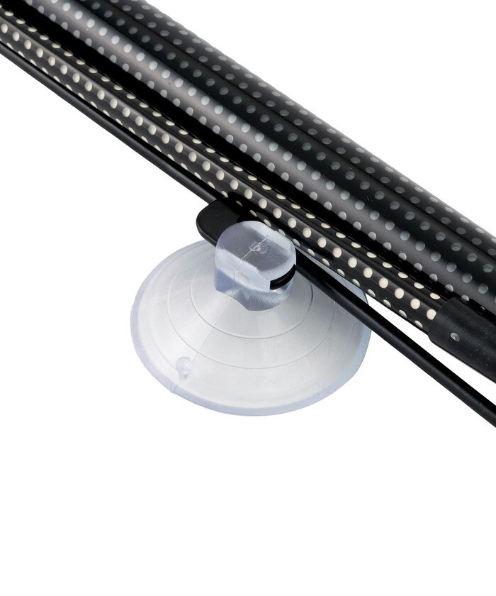 使わないときはスリムに収納できるロール式のサンシェード