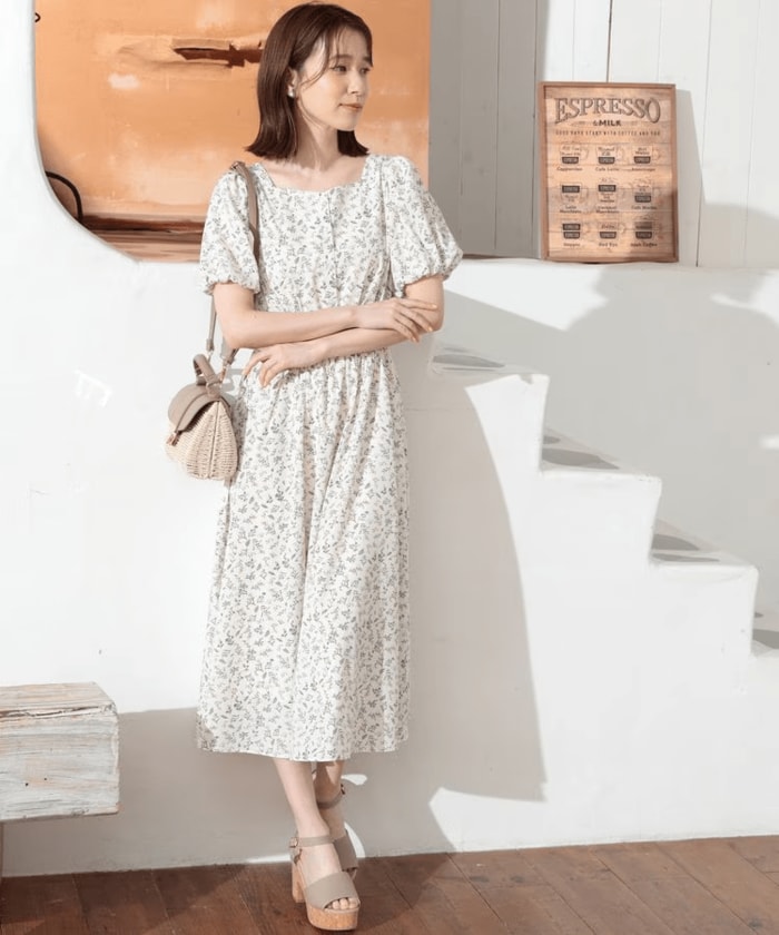 体型カバーとスタイルアップが叶うバルーン袖ワンピース