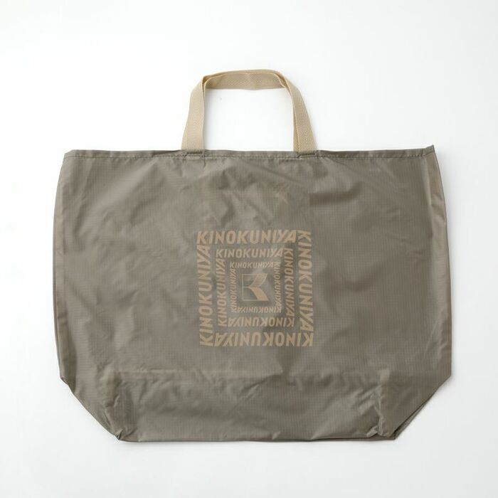 グレーとベージュの「いいとこ取り」をした、上品で柔らかなニュアンスカラー