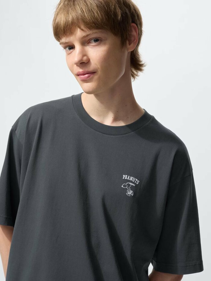 ユニクロの新作「ピーナッツ UT/リラックスフィット」