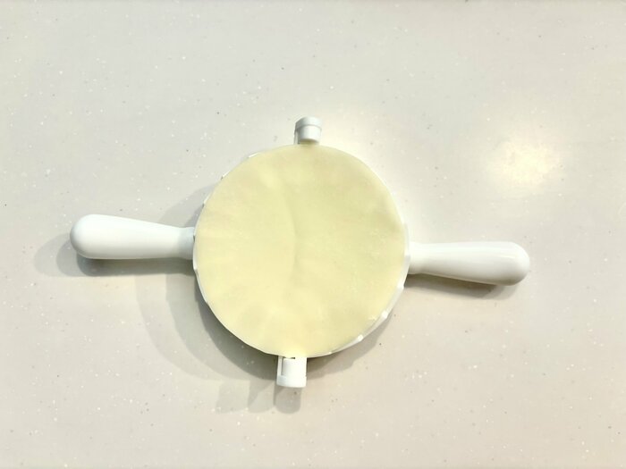 実際に餃子作りにチャレンジ!