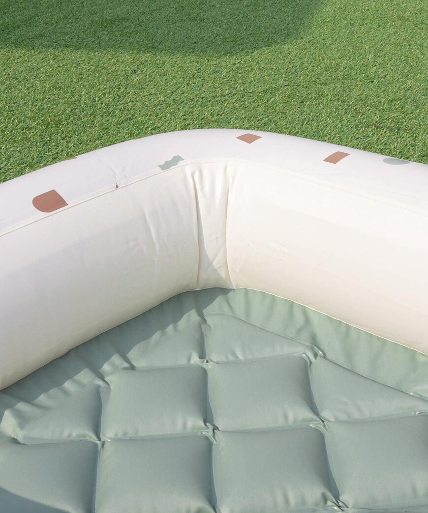 出所：パルグループ公式ファッション通販サイト 3COINS 【WEB限定】すべり台付きプール