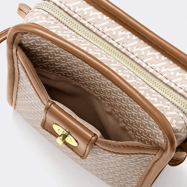 出所：GU公式ファッション通販サイト ジオメトリックミニポーチ