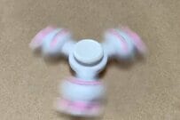 かわいいもの好きの3歳息子も困惑　うさぎが回転するシュールなハンドスピナーが話題