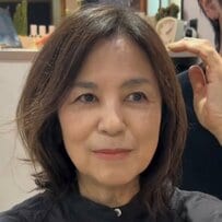 「左側がとにかくまとまりづらい」女性がお任せヘアでふんわりショートにスタイルチェンジ