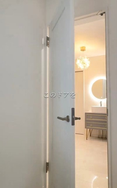 「ワンポイントでセンス良き！」【簡単DIYで海外風おしゃれ】シンプルなドアが〈キラキラ光るおしゃれドア〉に大変身！