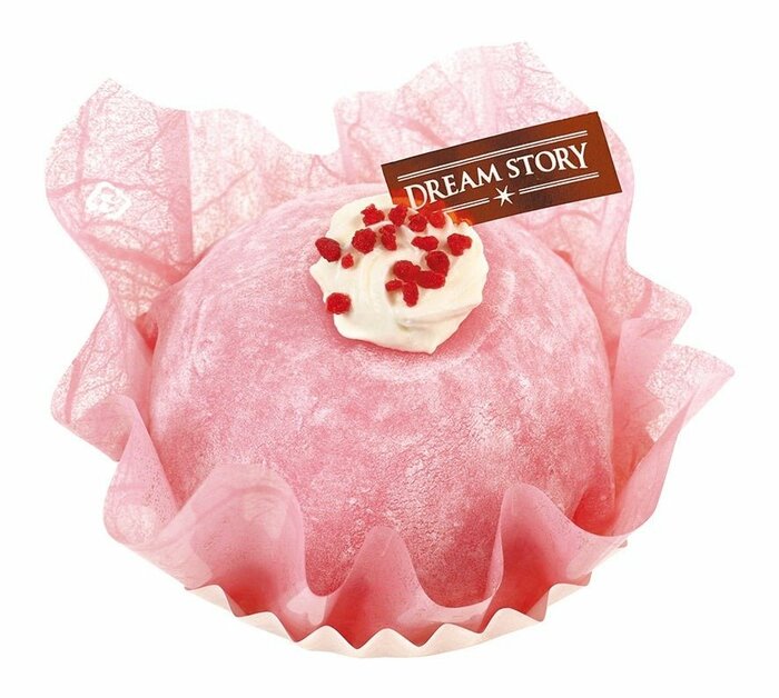 「桜と苺のドームケーキ(745円)」