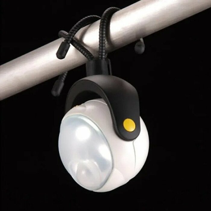 周囲が暗い時に人が近づくと110ルーメンの明るさで照らしてくれます