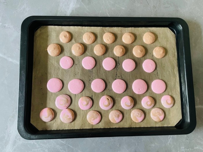 「チョコ」「ピンク」「マーブル」のマカロンが、合計34枚絞れました