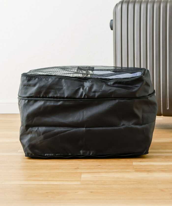 下部のファスナーを閉めるだけで簡単圧縮