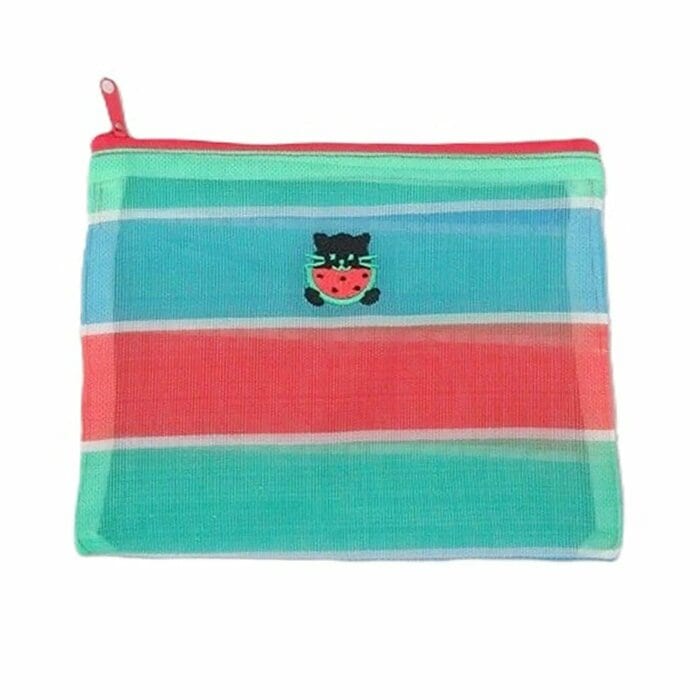 猫がスイカを食べている、夏が楽しみになる元気いっぱいのデザイン