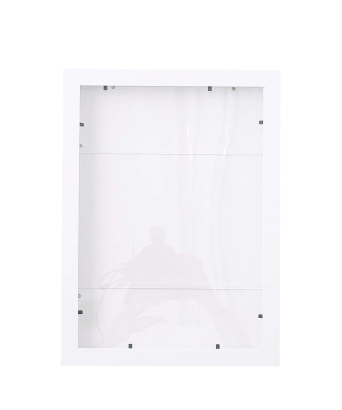 白色で無地のシンプルフレームなので、お部屋に馴染みやすいのもうれしいポイント