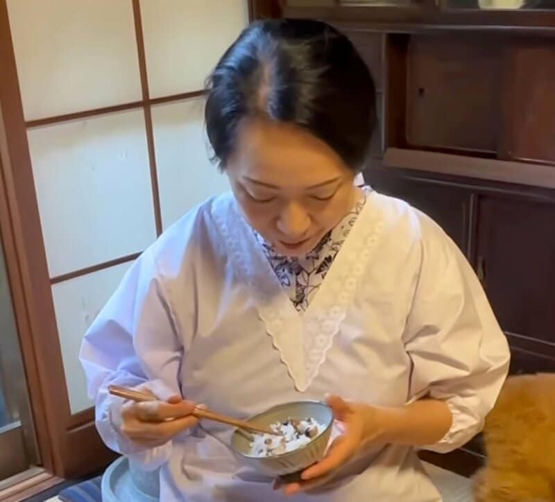 【昭和の暮らし】黒豆・ハトムギ茶の“出し殻”を使ったご飯に称賛「素晴らしいです」