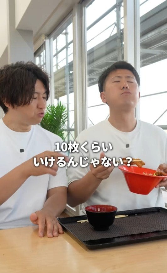 おいしそうに食べる同行者さん
