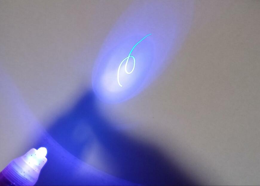 出所：筆者撮影（セリア、キラキラシークレットペン）