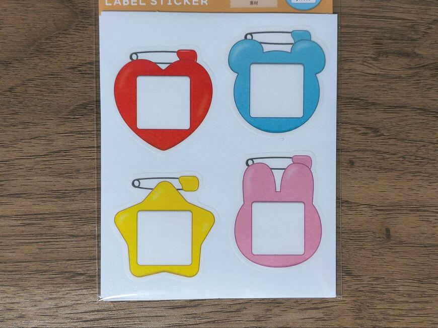 筆者撮影（セリア、LJP マスキングラベルシール ようちえんバッジ）