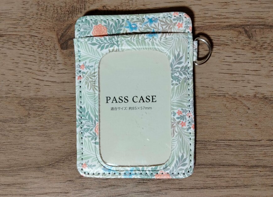 筆者撮影（セリア、パスケース ウィリアム・モリス）