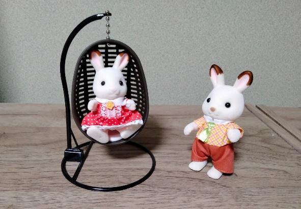 筆者撮影（セリア、ミニチュアハンギングチェア）