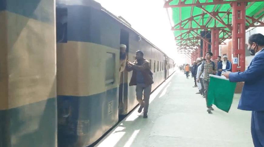 バングラデシュの首都・ダッカの駅で撮影された映像　「通過駅とは思えない光景」に目を疑う