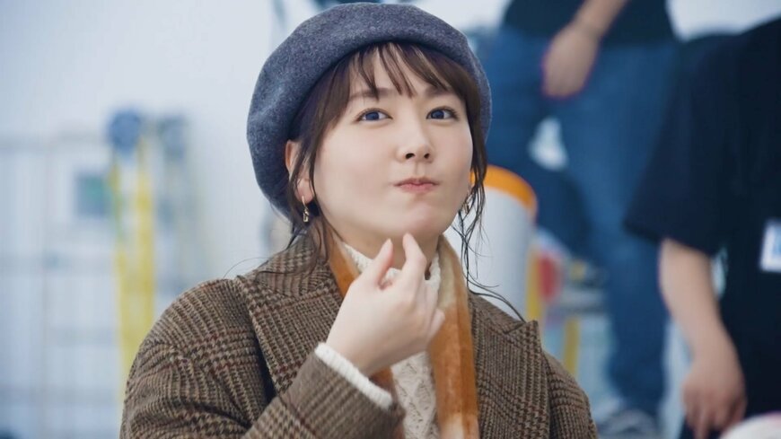 同商品をほおばる新垣結衣