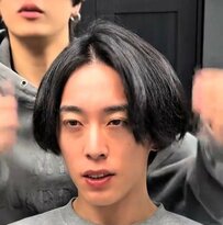 センターパートボブの男性が芸能人風にイメチェン！ツイスパ縦落ちパーマがカッコいいと注目集まる