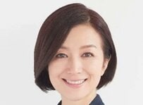 57歳 鈴木京香 光沢ドレスで気品溢れる美貌にSNSうっとり「見とれてしまいました」「後光が指してます」の声