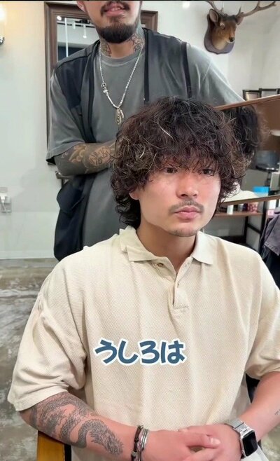 カットとシャドウパーマで仕上げた、色気漂うアフターの&ldquo;長めウルフ&rdquo;